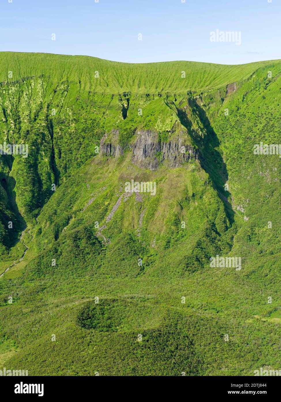 Die Caldera von Faial bei Cabeco Gordo. Faial Island, eine Insel auf den Azoren (Ilhas dos Acores) im Atlantischen Ozean. Die Azoren sind ein autonomes RE Stockfoto