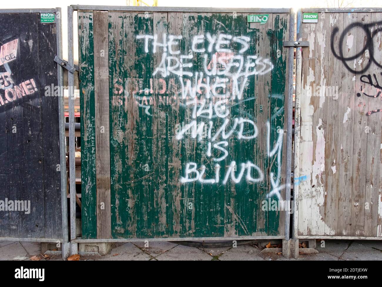 Die Augen sind nutzlos, wenn der Geist blind ist, Zaun in Berlin Stockfoto