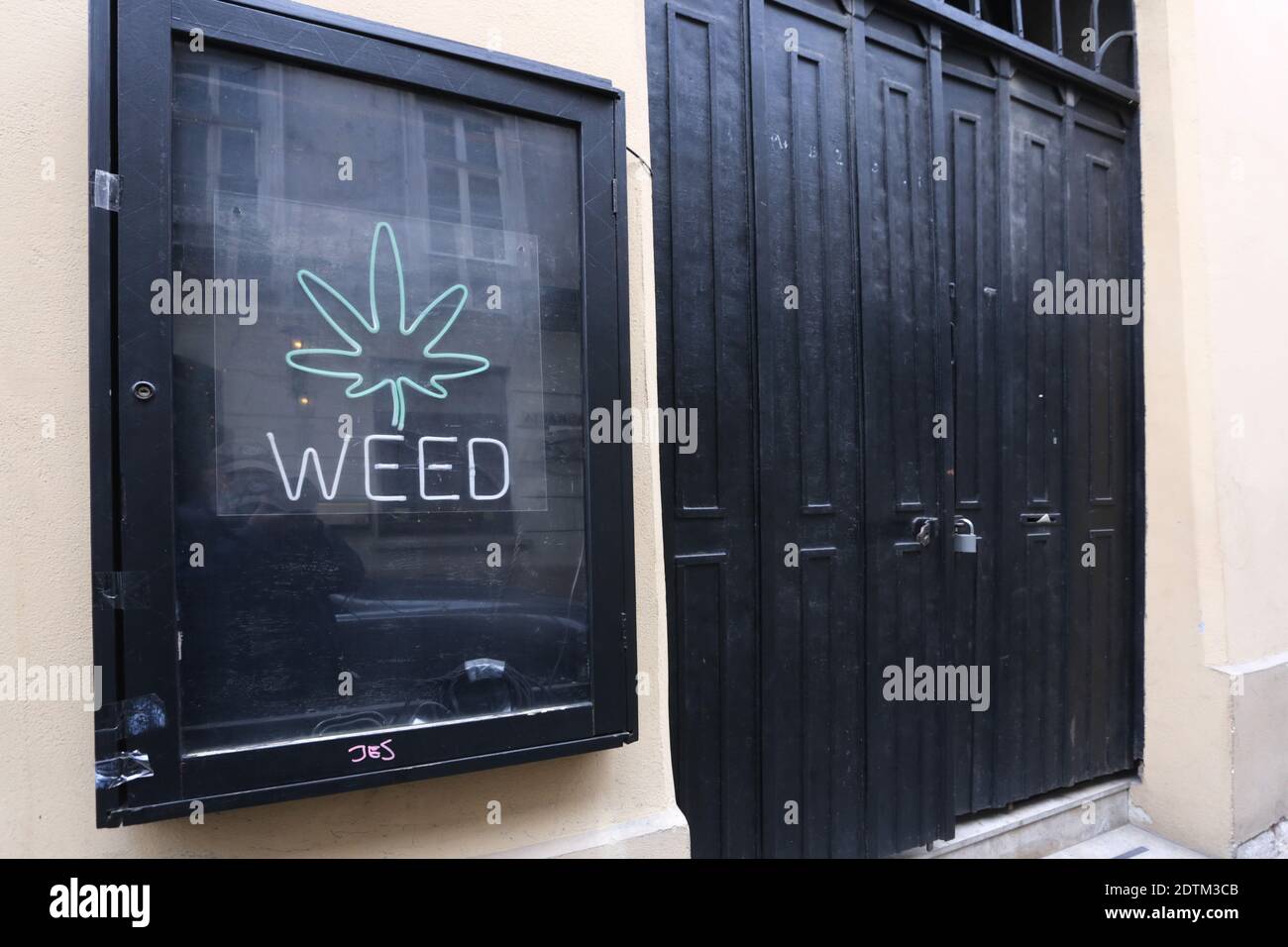Krakau. Krakau. Polen. Geschlossener Cannabisladen. Covid zweite Welle. Stockfoto