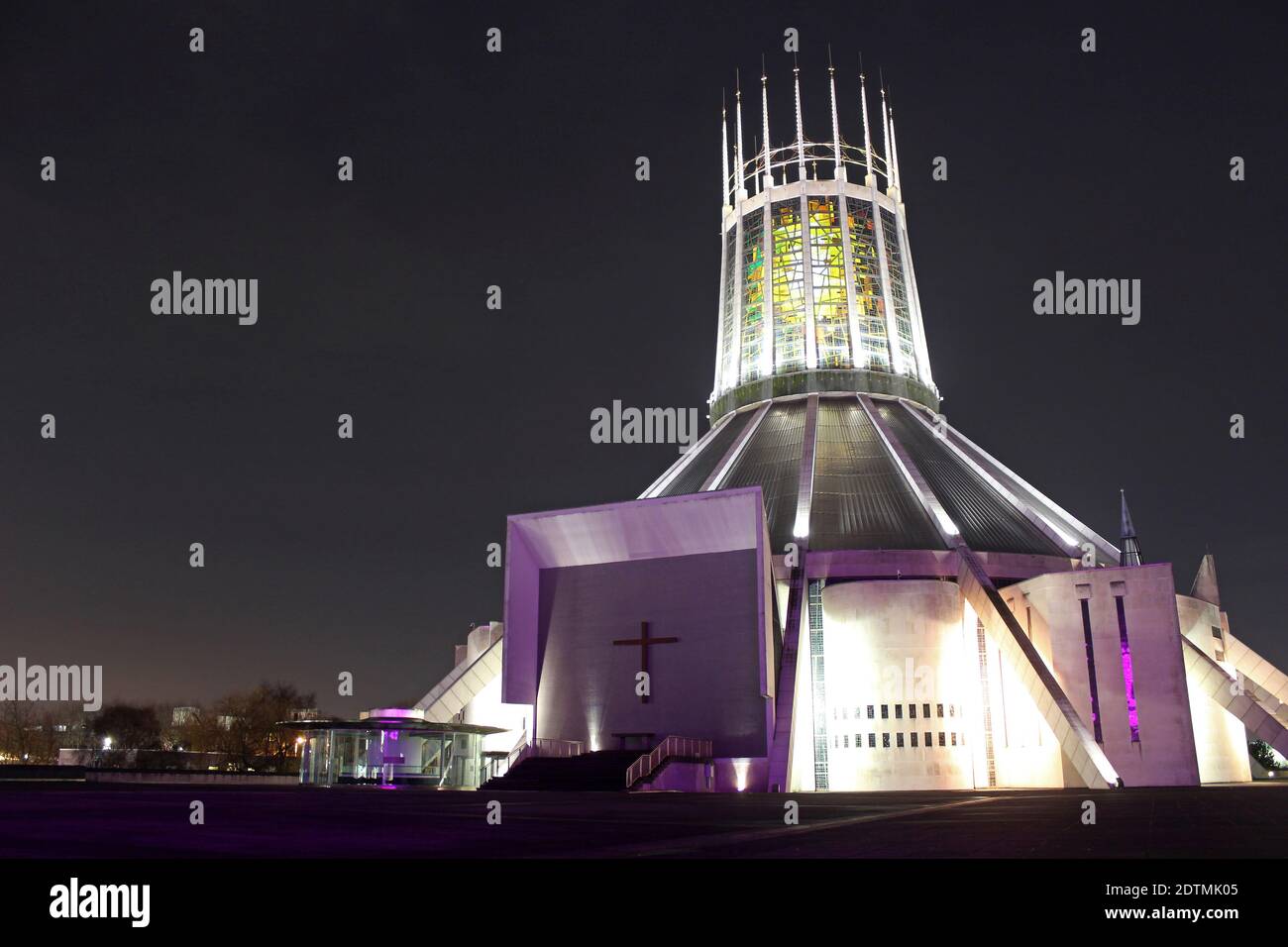 Liverpool Metropolitan Cathedral in der Nacht Stockfoto