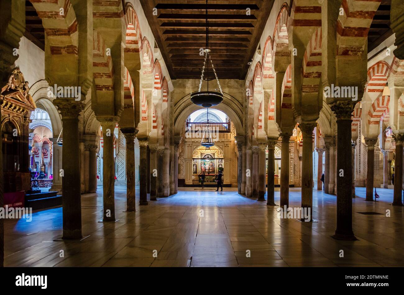 Innenraum der Moschee – Kathedrale von Córdoba. Stockfoto