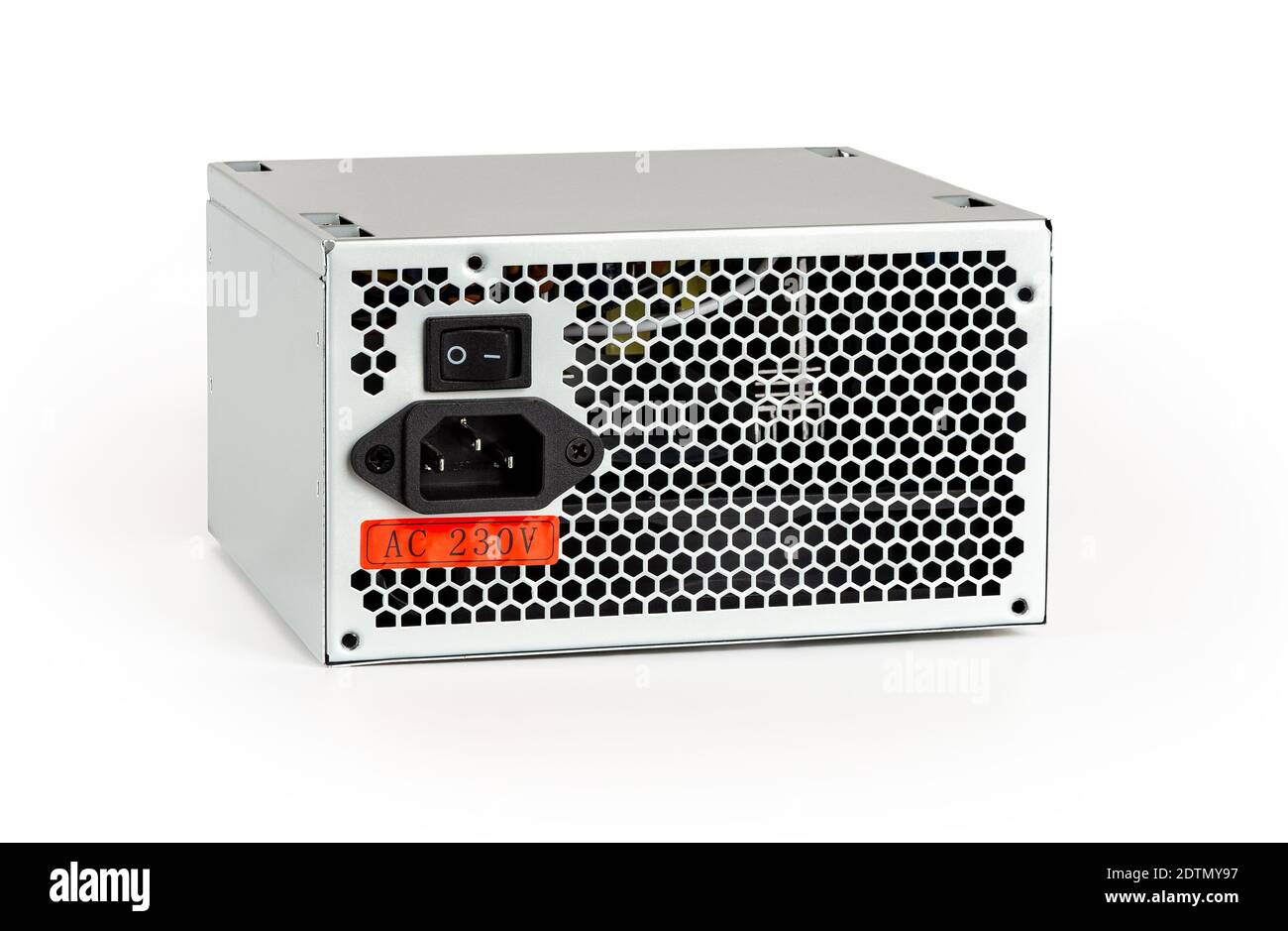 Neues Netzteil mit ein-aus-Schalter, Netzkabelbuchse und Spannungs-Aufkleber auf weißem Hintergrund isoliert. Ersatz des PC-Netzteils. Stockfoto