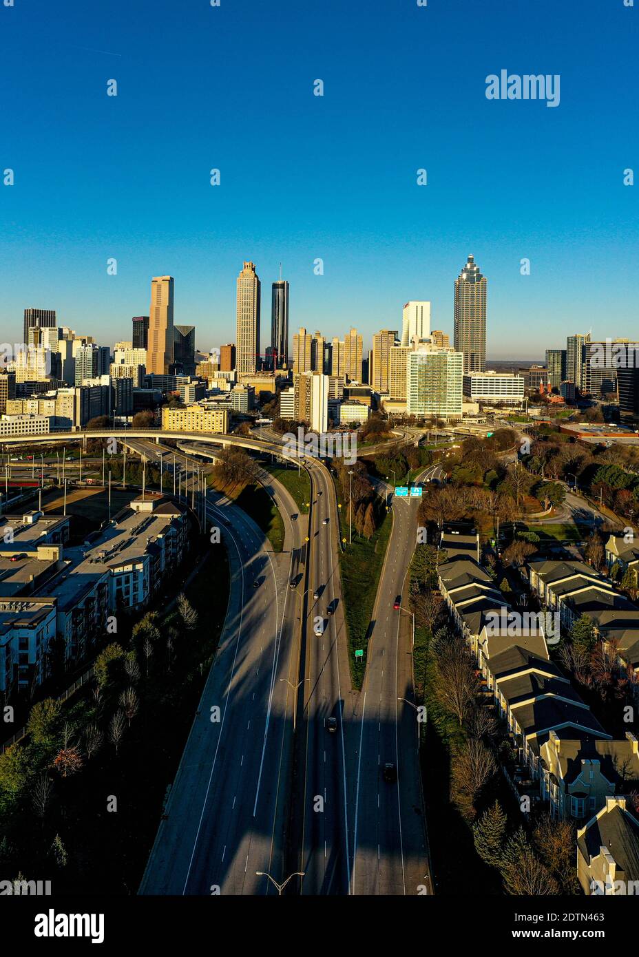 Atlanta Downtown Skyline Aerial Vertikales Panorama. USA, Atlanta 2020 , Georgia, Stockfoto