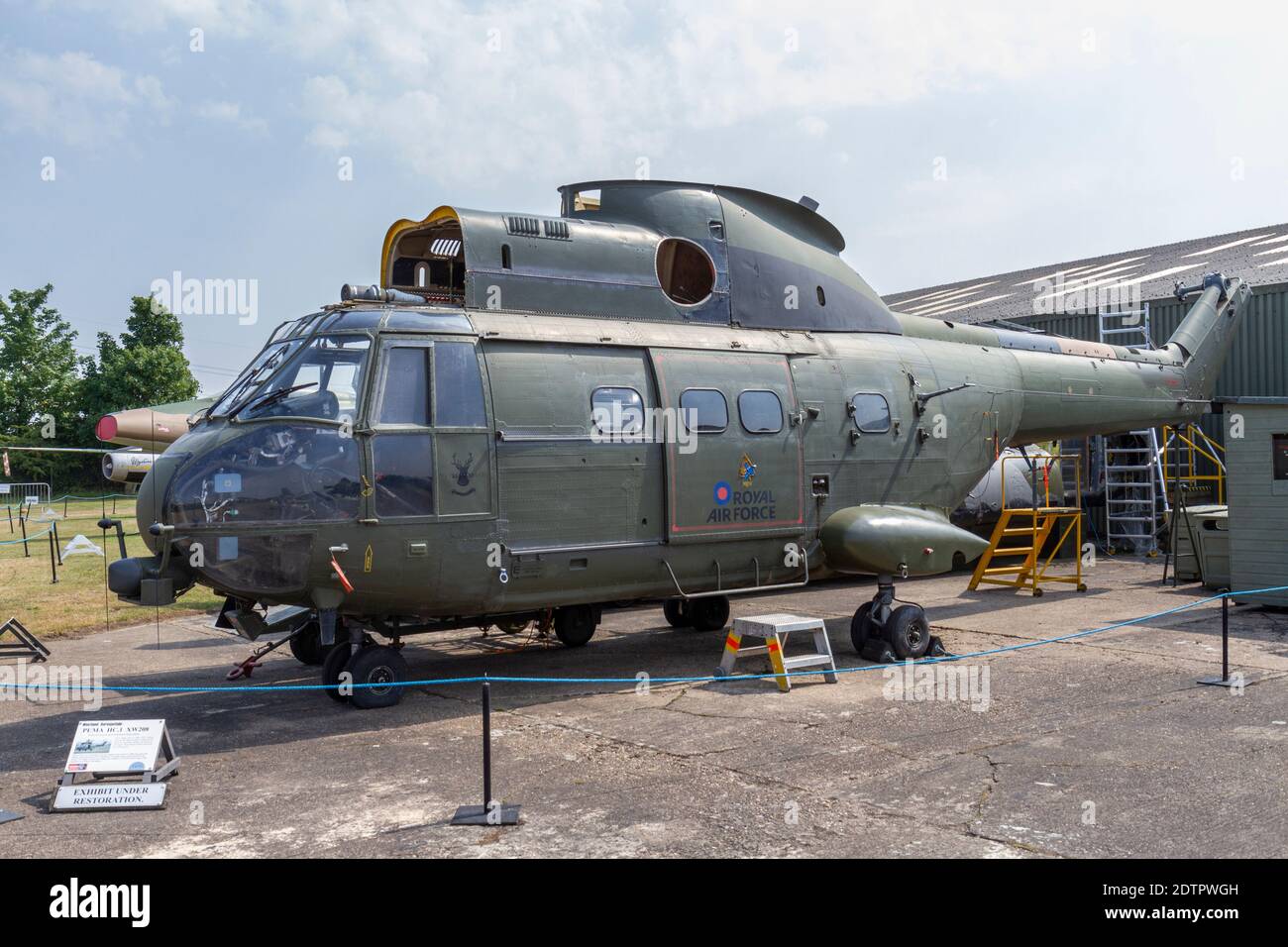 Ein taktischer Angriff- und Transporthubschrauber RAF Westland-Aerospatiale Puma HC.1 XW208, Newark Air Museum, in der Nähe von Newark-on-Trent, Nottinghamshire, Großbritannien. Stockfoto