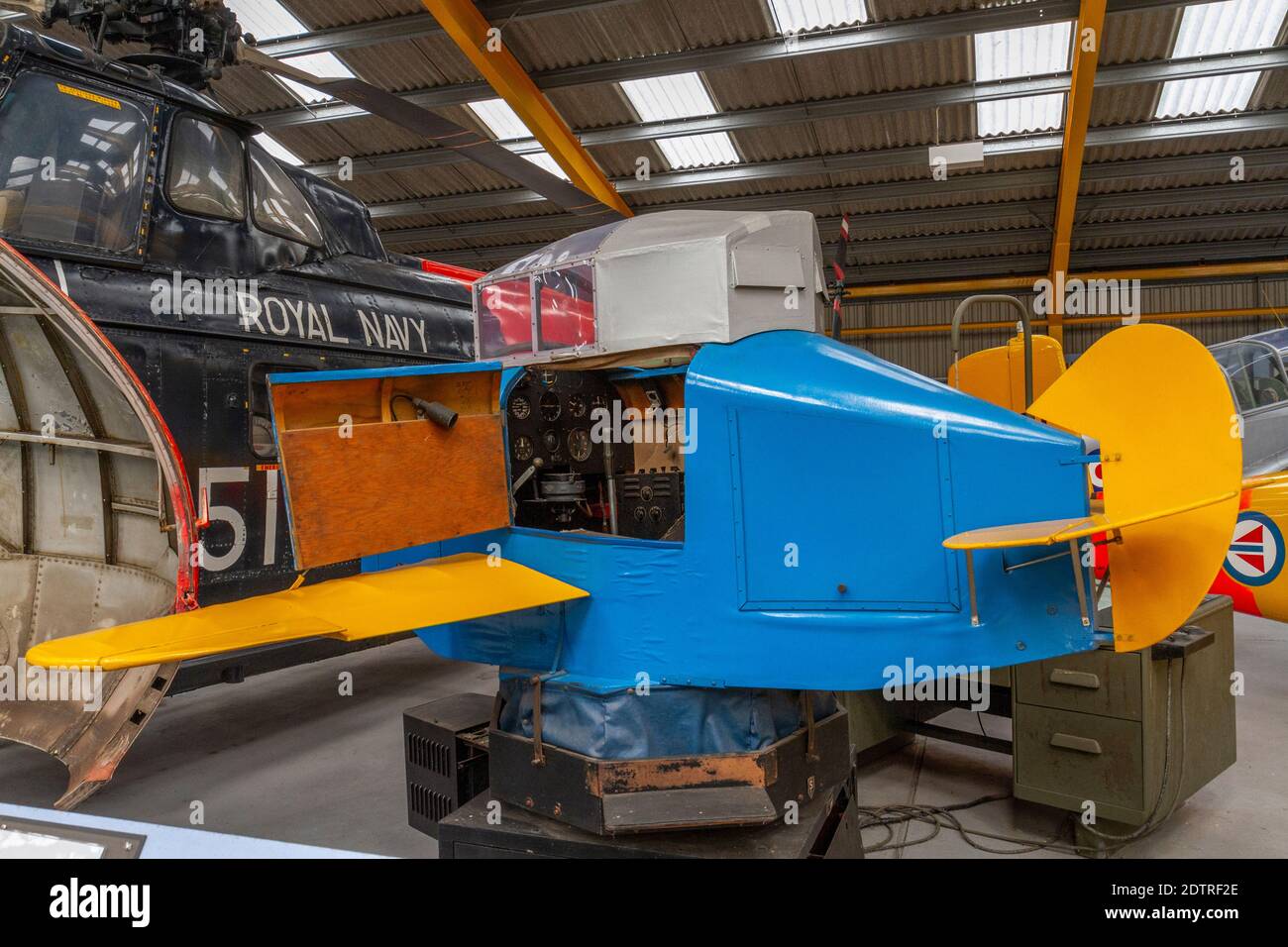 Link Trainer, auch bekannt als "Blue Box" und "Pilot Trainer", Newark Air Museum, in der Nähe von Newark-on-Trent, Nottinghamshire, Großbritannien. Stockfoto