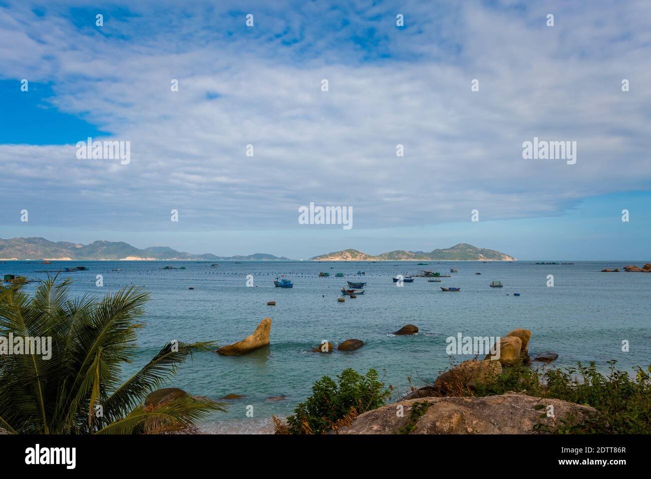 Schönes Foto von Cam Lap Vorgebirge - Insel in Cam Ranh, Vietnam. Provinz Khanh Hoa, Cam Ranh Bay Stockfoto