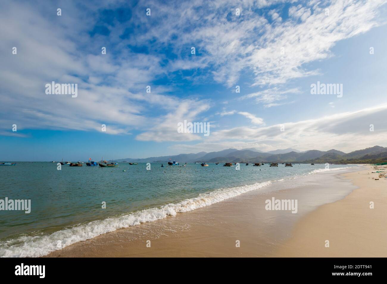 Schönes Foto von Cam Lap Vorgebirge - Insel in Cam Ranh, Vietnam. Provinz Khanh Hoa, Cam Ranh Bay. Stockfoto