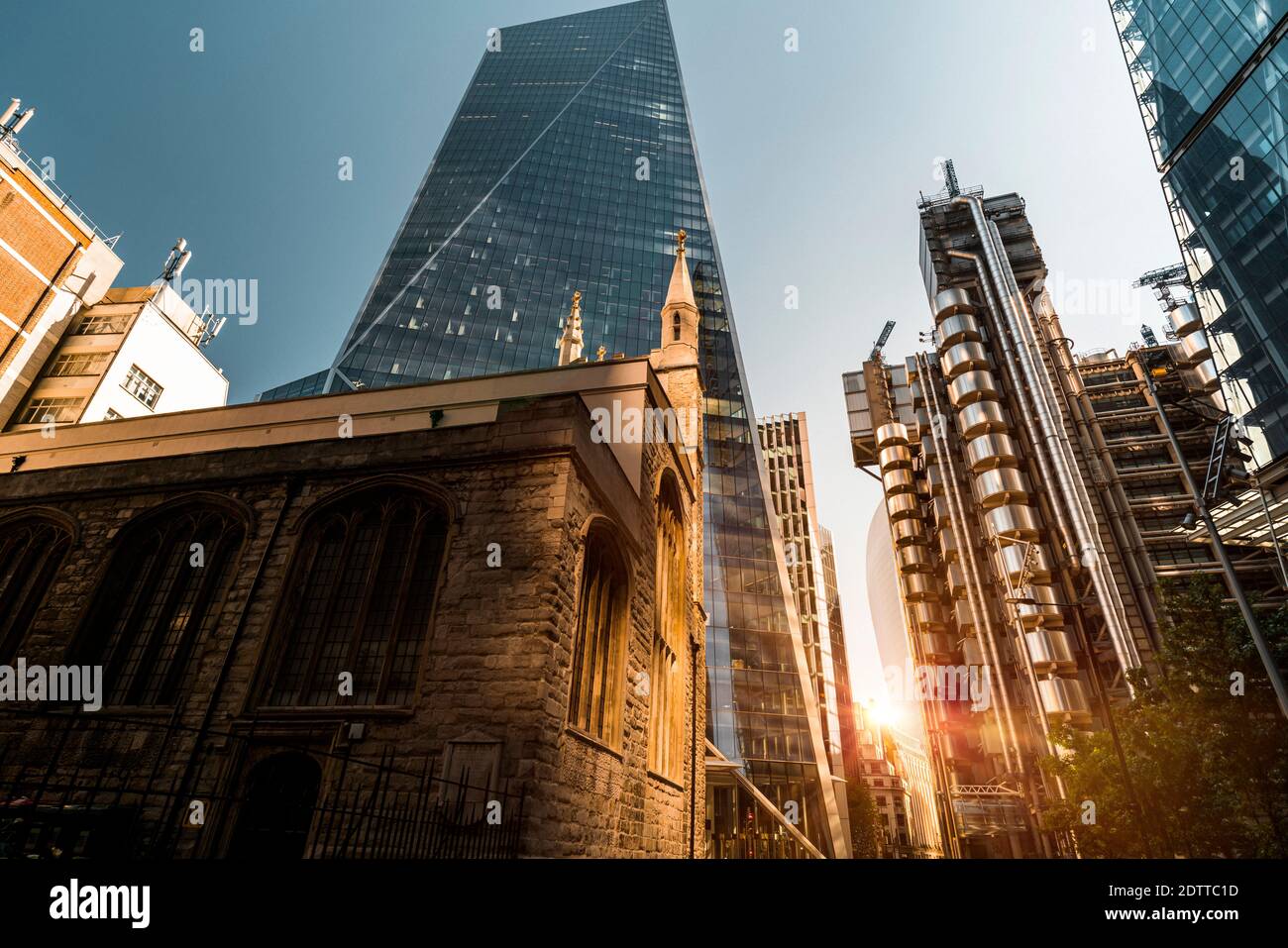 Londons moderne Skyline mit alten und neuen Gebäuden vermischt Stockfoto