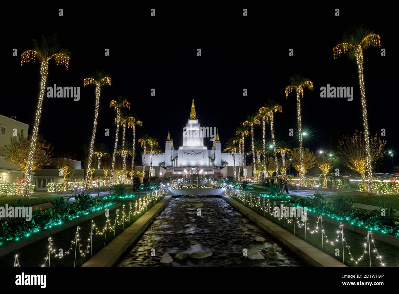 Oakland California Tempel mit Weihnachtsbeleuchtung Stockfoto