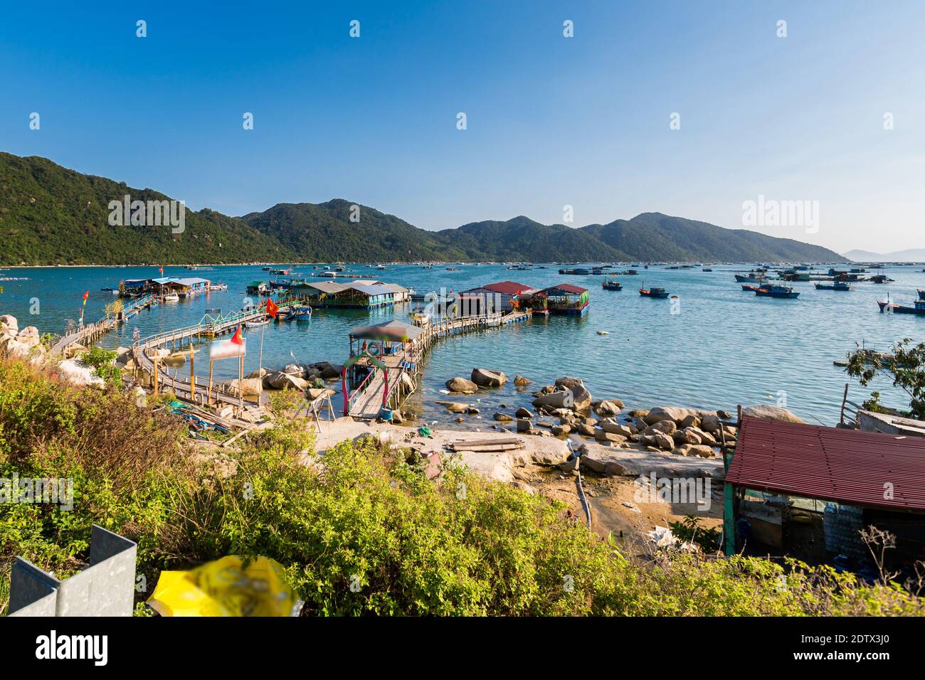 Schöne wilde Paradieslandschaften in Co Ma Pass in der Nähe von Nha Trang und Tuy Hoa, Vietnam. Landschaftsfoto mit blauem Himmel. Provinz Khanh Hoa. Stockfoto