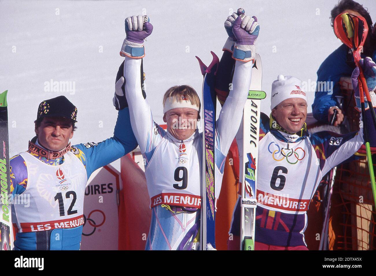 Finn Christian JAGGE (NOR, Mi.), Alpinski, Slalom, Special Slalom, Action, Sieger (Goldmedaille, Goldmedaillengewinner, Olympiasieger), Jubel mit Alberto TOMBA (ITA, links), Vizemeister und Michael TRITSCHER (AUT); Special Slalom/Herren, bei den Olympischen Spielen 02.22.1992 in Albertville/Frankreich, vom 02.09.-02.22.1992, Ã‚Â Einsatz weltweit Stockfoto