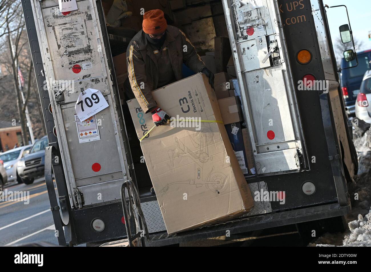 Ups alliance shipping partners in. fedex ups stockfotos und bilder kaufen