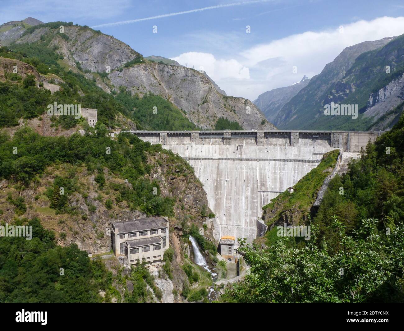 Blick auf Staudamm und See von Chambon in der Auvergne in Frankreich Stockfoto