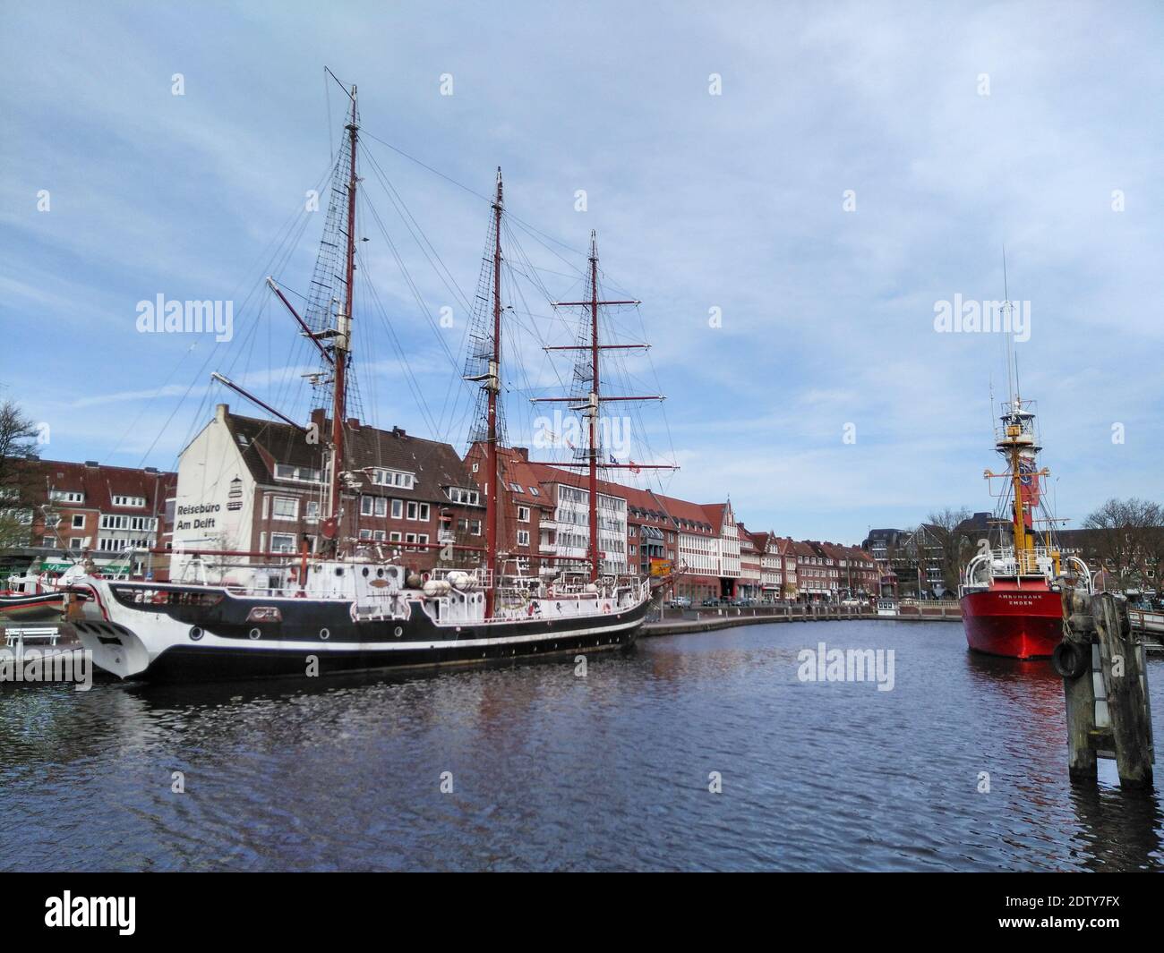 Emden, Deutschland - 4. April 2018: Gebäude, historische und künstlerische Strukturen der Stadt Stockfoto