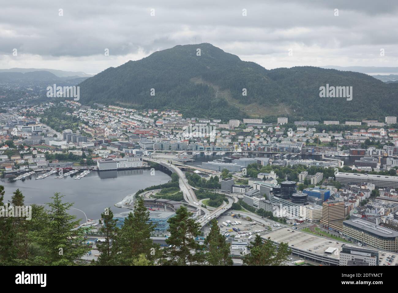 Blick auf Bergen City vom Mount Floyen, Floyen ist einer der Stadt Bergen in Bergen, Hordaland, Norwegen, und eines der beliebtesten touristischen Stadt an Stockfoto