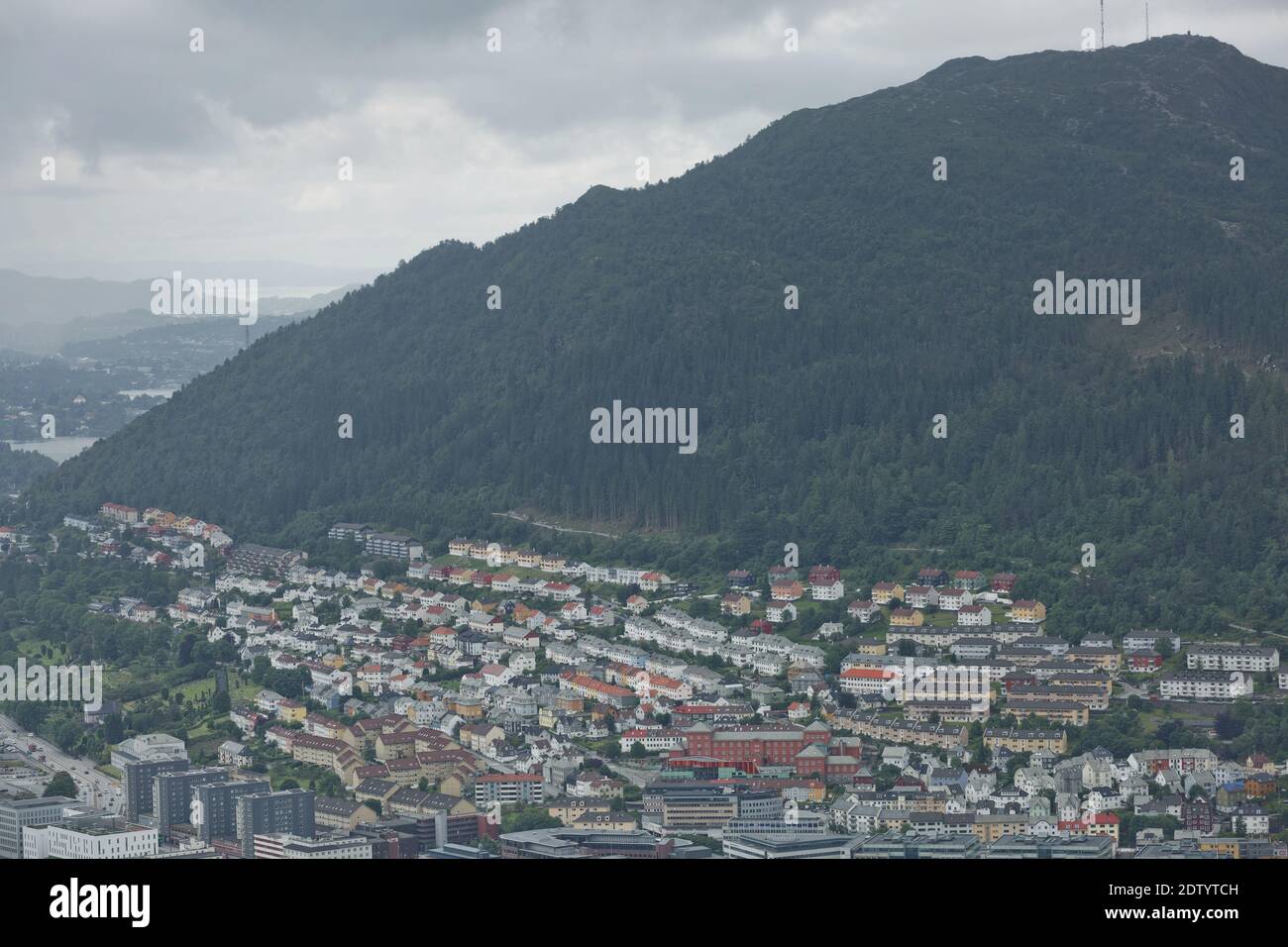Blick auf Bergen City vom Mount Floyen, Floyen ist einer der Stadt Bergen in Bergen, Hordaland, Norwegen, und eines der beliebtesten touristischen Stadt an Stockfoto