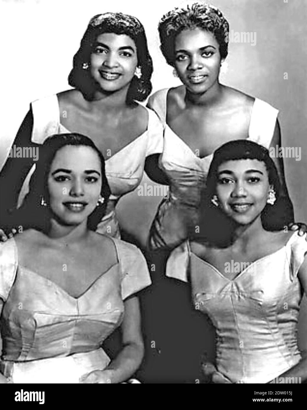 DIE BLÜTEN Werbefoto der amerikanischen Gesangsgruppe um 1957. Von links: Nanette Williams, Fanita James, Gloria Jones, Annette Williams Stockfoto