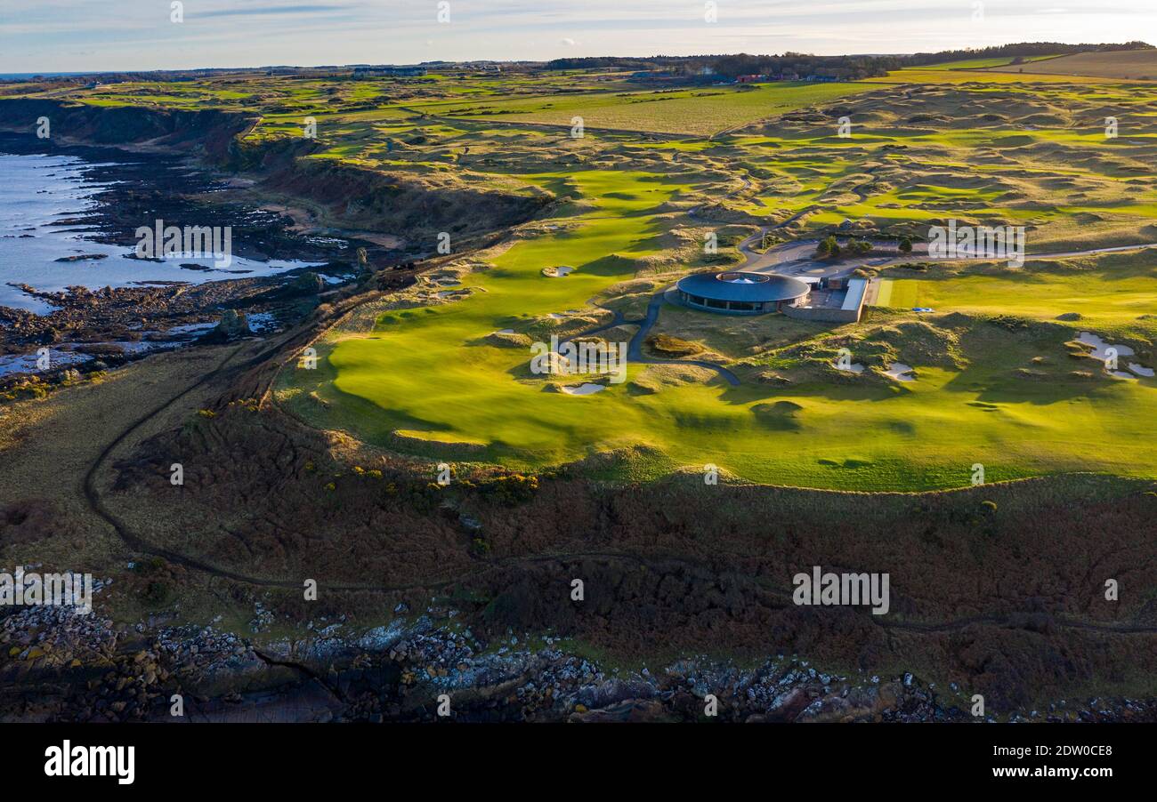 Luftaufnahme der Castle Course Golf Links außerhalb von St Andrews in Fife, Schottland, Großbritannien Stockfoto