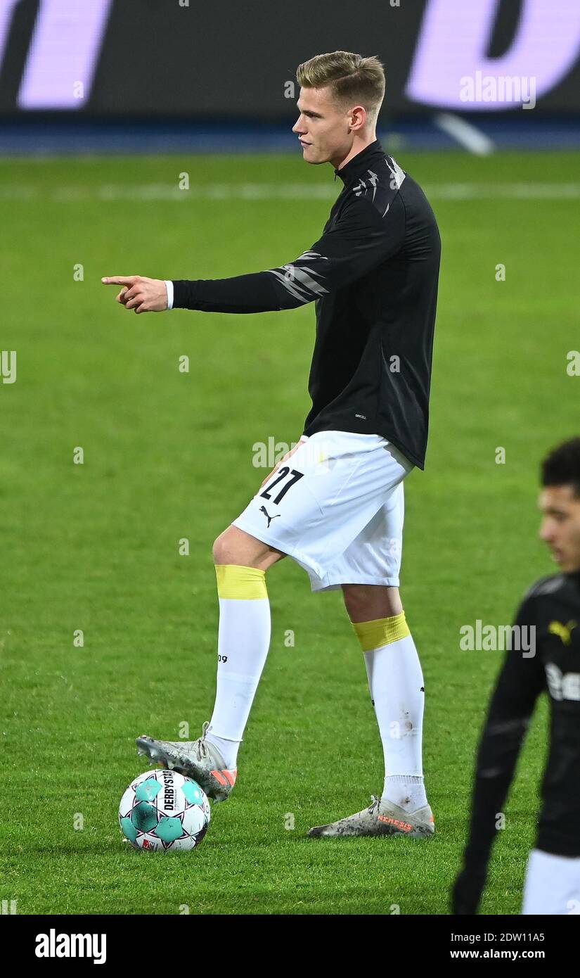 Braunschweig, Deutschland. Dezember 2020. Steffen Tigges (BVB) beim Aufwärmen vor dem Spiel. GES/Fußball/DFB-Pokal: 2. Runde: Eintracht Braunschweig (Braunschweig) - Borussia Dortmund, 22. Dezember 2020 Fußball/Fußball: DFB-Pokal: 2. Runde: Eintracht Braunschweig vs Borussia Dortmund, Braunschweig, 22. Dezember 2020 Quelle: dpa/Alamy Live News Stockfoto