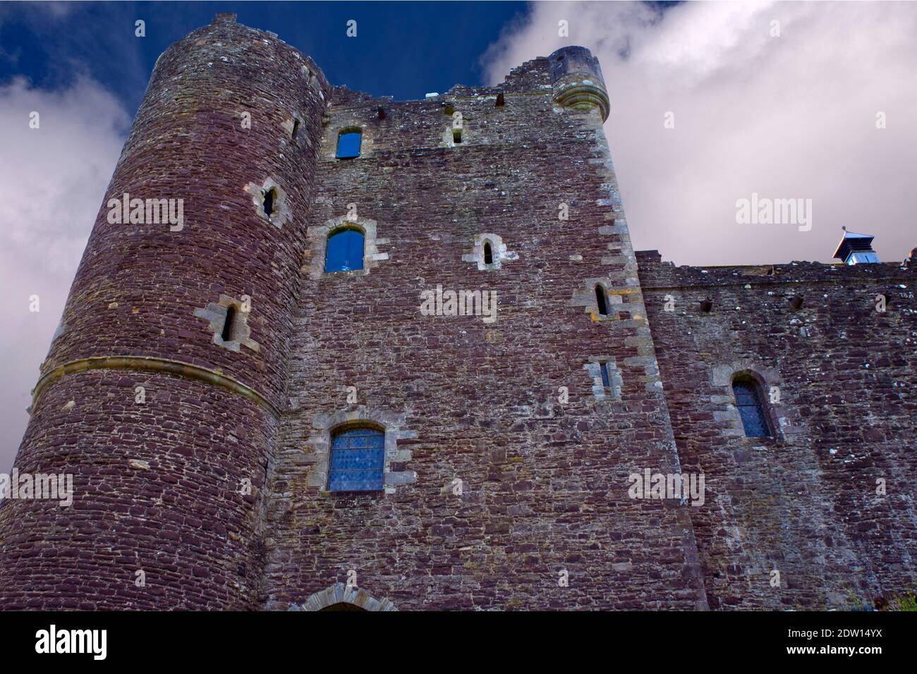 Doune Castle ist eine mittelalterliche Festung in der Nähe des Dorfes Doune im Zentrum Schottlands. Es liegt nordwestlich von Stirling. Stockfoto