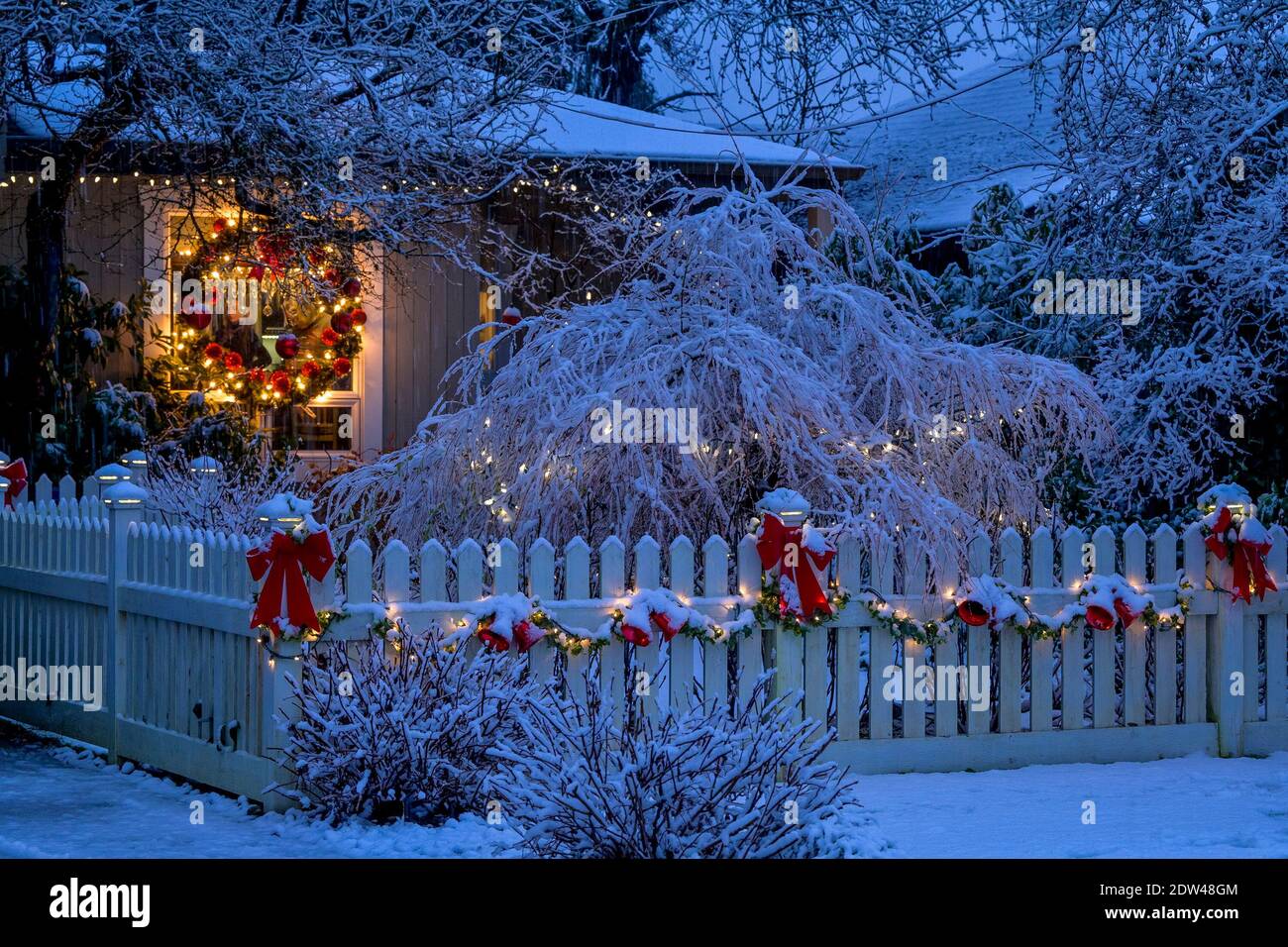 Weihnachtsbeleuchtung Im Freien, Lynn Valley, North Vancouver, British  Columbia, Kanada Stockfotografie - Alamy