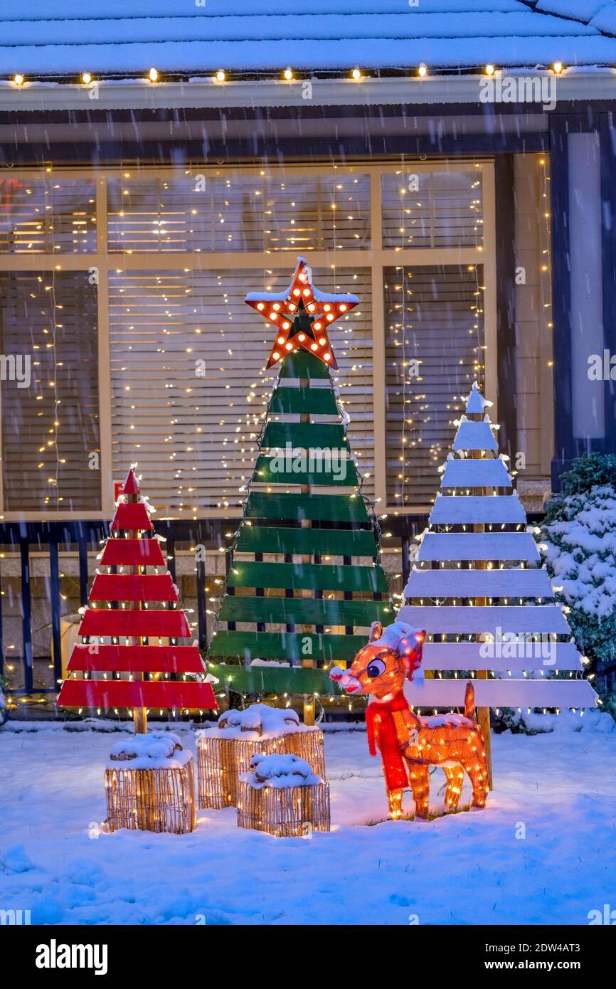 Weihnachtsbeleuchtung Im Freien Stockfotografie - Alamy