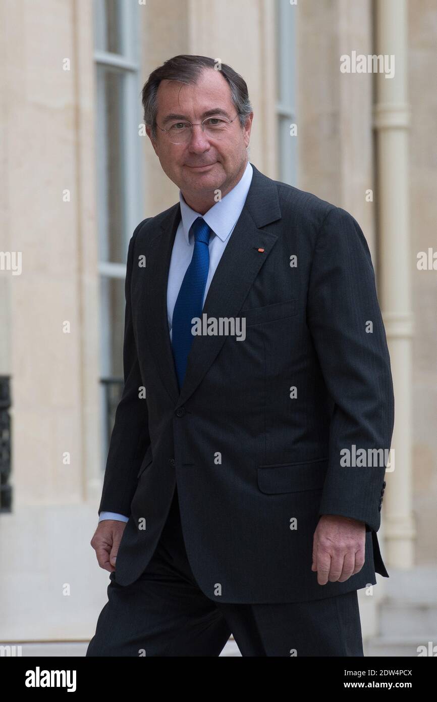 Martin Bouygues, CEO der Bouygues Gruppe, kommt am 28. April 2014 in einem Renault-Elektroauto "ZOE" im Elysee Palace in Paris an. Der deutsche Industriegigant Siemens entscheidet nach Gesprächen mit dem französischen Präsidenten Francois Hollande am 28. April über eine mögliche Ausschreibung für den französischen Ingenieurkonzern Alstom über "So bald wie möglich". Foto von Christophe Guibbaud/ABACAPRESS.COM Stockfoto
