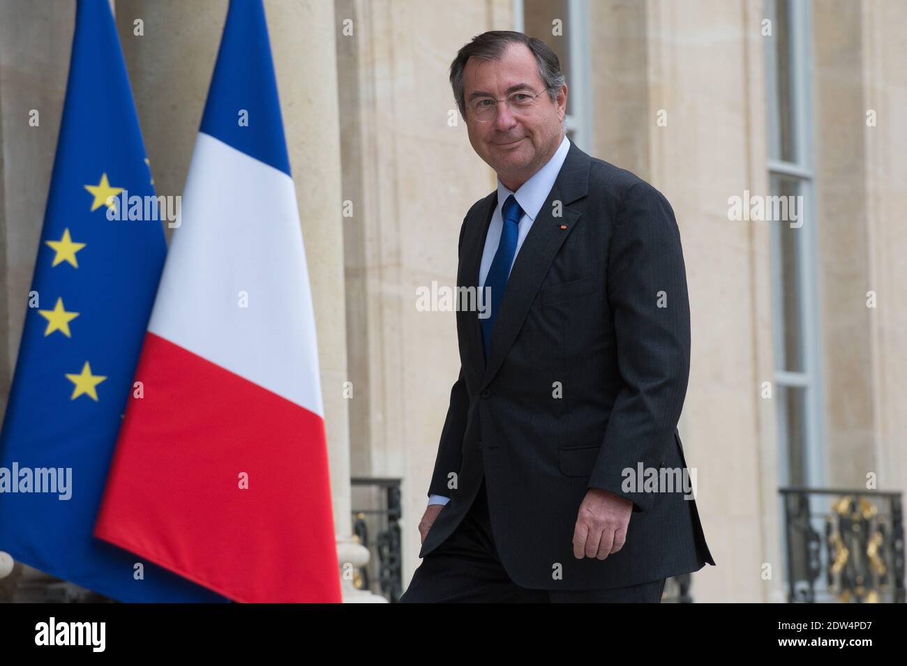 Martin Bouygues, CEO der Bouygues Gruppe, kommt am 28. April 2014 in einem Renault-Elektroauto "ZOE" im Elysee Palace in Paris an. Der deutsche Industriegigant Siemens entscheidet nach Gesprächen mit dem französischen Präsidenten Francois Hollande am 28. April über eine mögliche Ausschreibung für den französischen Ingenieurkonzern Alstom über "So bald wie möglich". Foto von Christophe Guibbaud/ABACAPRESS.COM Stockfoto