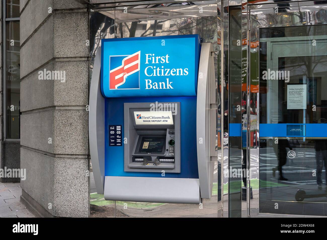 Einer der ersten Citizens Bank Geldautomaten in Charlotte, NC, USA. Stockfoto