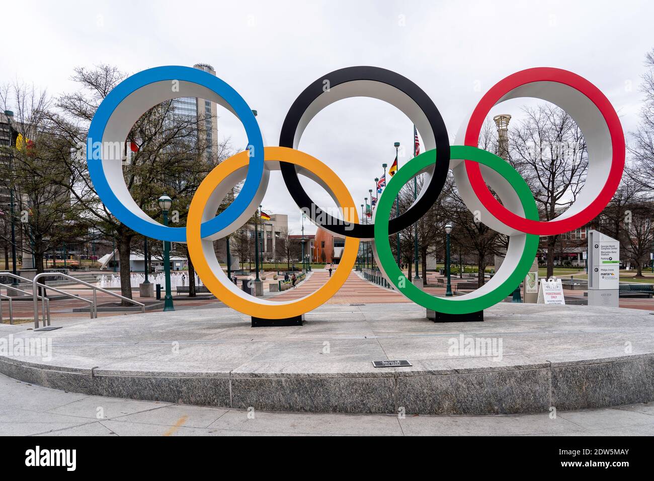 Skulptur der Olympischen Ringe im Centennial Olympic Park in Atlanta, Georgia, USA. Stockfoto