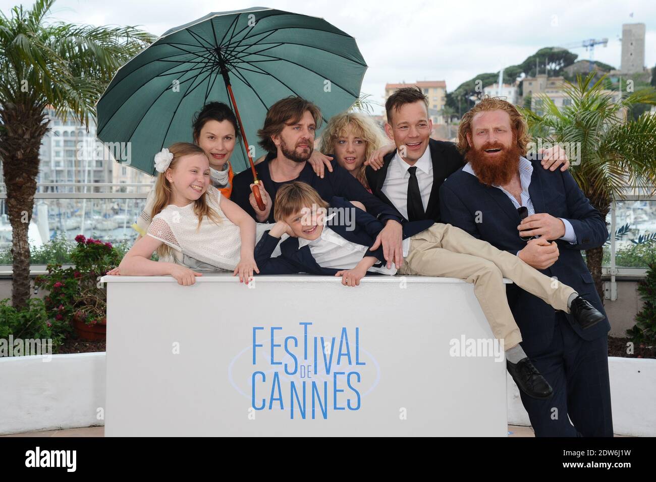 Regisseur Ruben Oestlund, Kristofer Hivju, Lisa Loven Kongsli, Clara Wettergren, Vincent Wettergren, Johannes Bah Kuhnke posiert im Palais des Festivals für die Fotoaufnahme des Films Turist im Rahmen der 67. Filmfestspiele von Cannes am 19. Mai 2014 in Cannes, Frankreich. Foto von Aurore Marechal/ABACAPRESS.COM Stockfoto