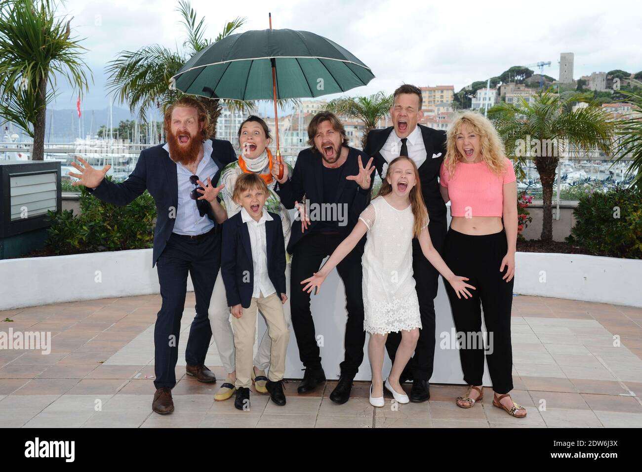 Regisseur Ruben Oestlund, Kristofer Hivju, Lisa Loven Kongsli, Clara Wettergren, Vincent Wettergren, Johannes Bah Kuhnke posiert im Palais des Festivals für die Fotoaufnahme des Films Turist im Rahmen der 67. Filmfestspiele von Cannes am 19. Mai 2014 in Cannes, Frankreich. Foto von Aurore Marechal/ABACAPRESS.COM Stockfoto