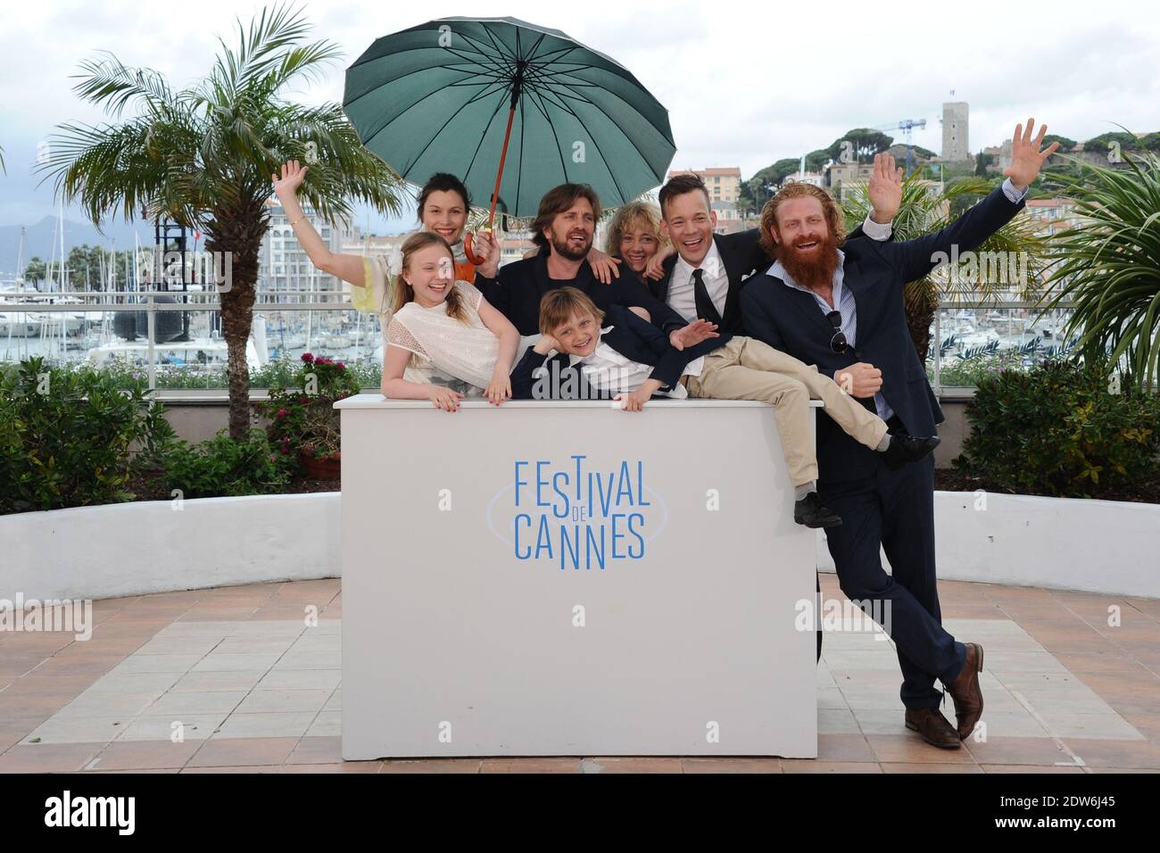 Regisseur Ruben Oestlund, Kristofer Hivju, Lisa Loven Kongsli, Clara Wettergren, Vincent Wettergren, Johannes Bah Kuhnke posiert im Palais des Festivals für die Fotoaufnahme des Films Turist im Rahmen der 67. Filmfestspiele von Cannes am 19. Mai 2014 in Cannes, Frankreich. Foto von Aurore Marechal/ABACAPRESS.COM Stockfoto
