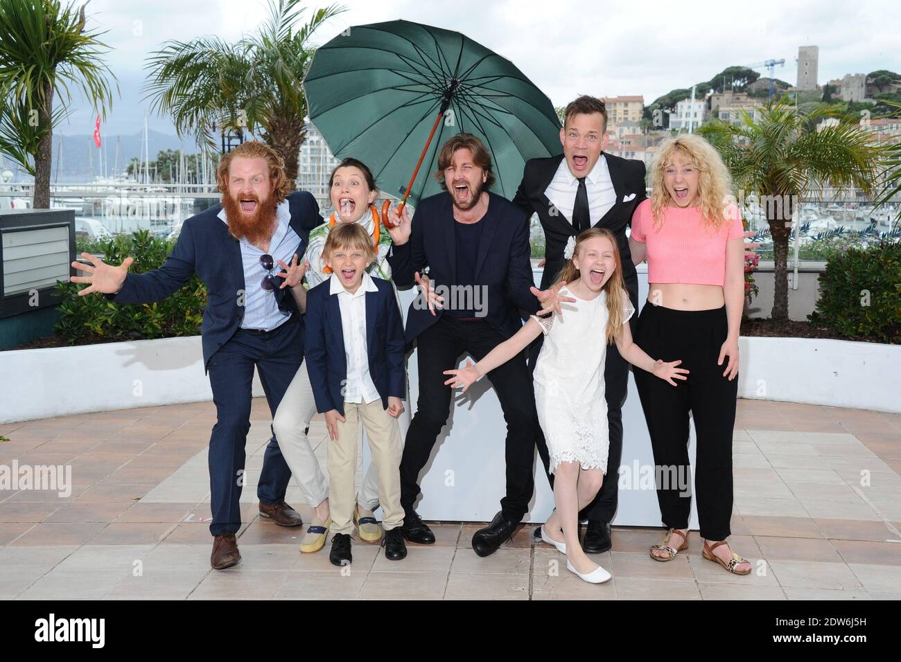 Regisseur Ruben Oestlund, Kristofer Hivju, Lisa Loven Kongsli, Clara Wettergren, Vincent Wettergren, Johannes Bah Kuhnke posiert im Palais des Festivals für die Fotoaufnahme des Films Turist im Rahmen der 67. Filmfestspiele von Cannes am 19. Mai 2014 in Cannes, Frankreich. Foto von Aurore Marechal/ABACAPRESS.COM Stockfoto