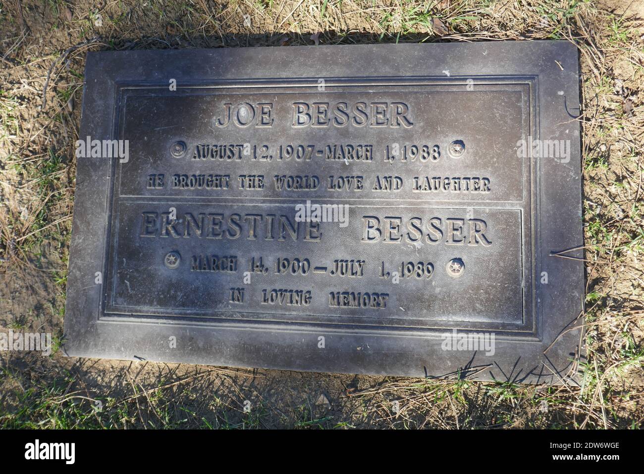 Glendale, Kalifornien, USA 21. Dezember 2020 EIN allgemeiner Blick auf die Atmosphäre des Grabes des Schauspielers Joe besser im Forest Lawn Memorial Park am 21. Dezember 2020 in Glendale, Kalifornien, USA. Foto von Barry King/Alamy Stockfoto Stockfoto