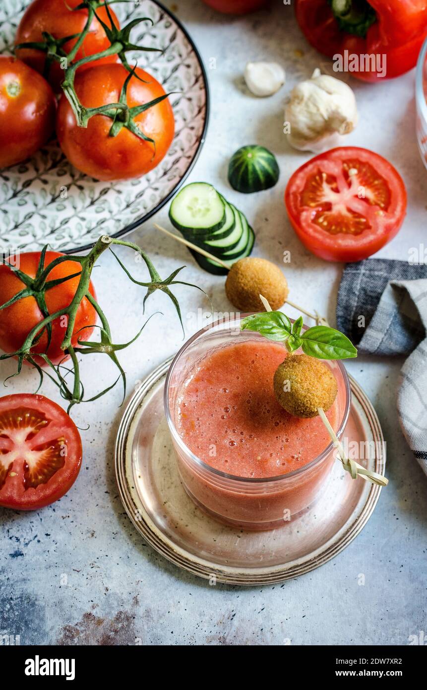 Herstellung Von Gazpacho Stockfoto