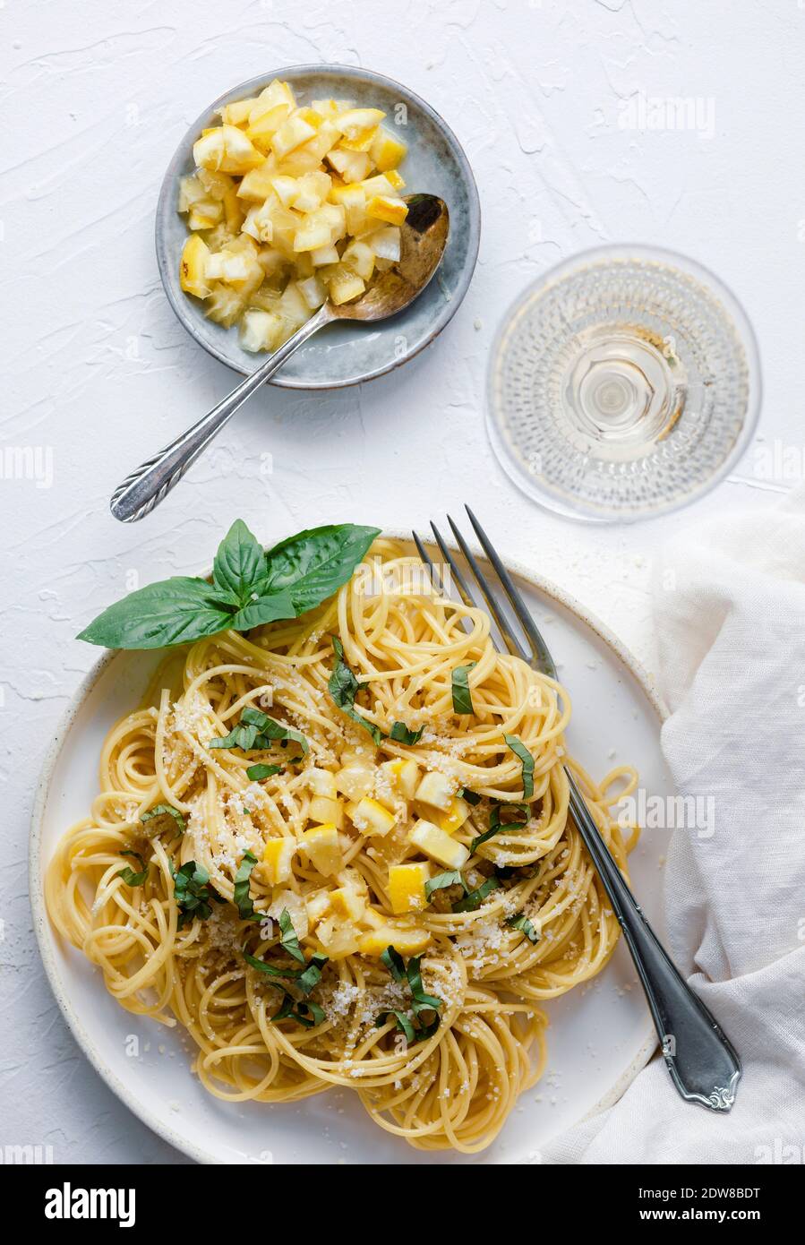 Pasta mit konservierten Zitronen Stockfoto