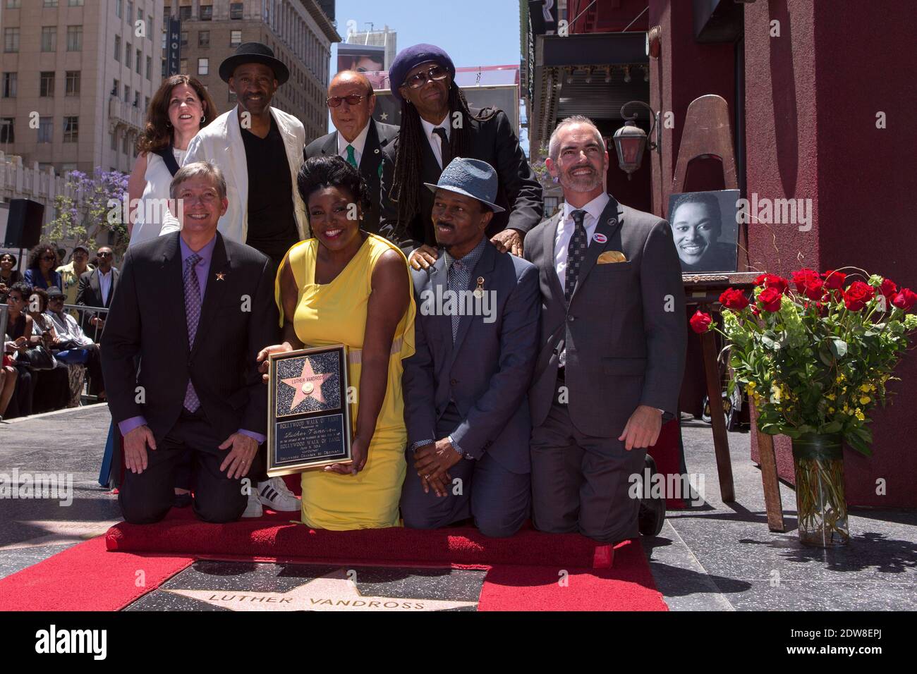 Musikdirektor Maureen Schultz, Jazzkomponist Marcus Miller, Präsident & CEO der Hollywood Chamber of Commerce Leron Gubler, Musikvorstand Clive Davis, Nichte von Luther Vandross Seveda Williams, Musikproduzent Nile Rodgers, Sänger Alfonso 'Fonzi' Thornton und Mitglied des Stadtrats von Los Angeles Mitch O'Farrell besuchen Sänger Luther Vandross, der am 3. Juni 2014 posthum mit einem Star auf dem Hollywood Walk of Fame in Hollywood, Los Angeles, CA geehrt wird. Foto von Julian Da Costa/ABACAPRESS.COM Stockfoto