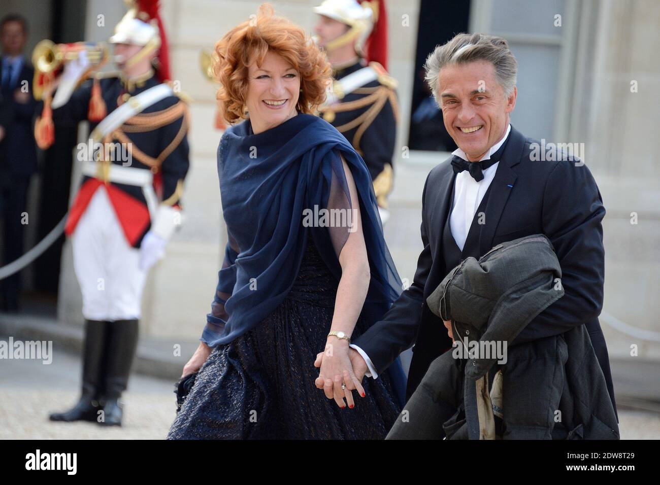 Gerard Holtz und seine Frau Muriel Mayette-Holtz nehmen am Staatsbankett Teil, das der französische Präsident Francois Hollande zu Ehren der Königin Elisabeth II. Im Elysee-Palast im Rahmen der offiziellen Feierlichkeiten anlässlich des 70. Jahrestages der Befreiung am 6. Juni 2014 verliehen hat. In Paris, Frankreich. Foto von Nicolas Briquet/ABACAPRESS.COM Stockfoto