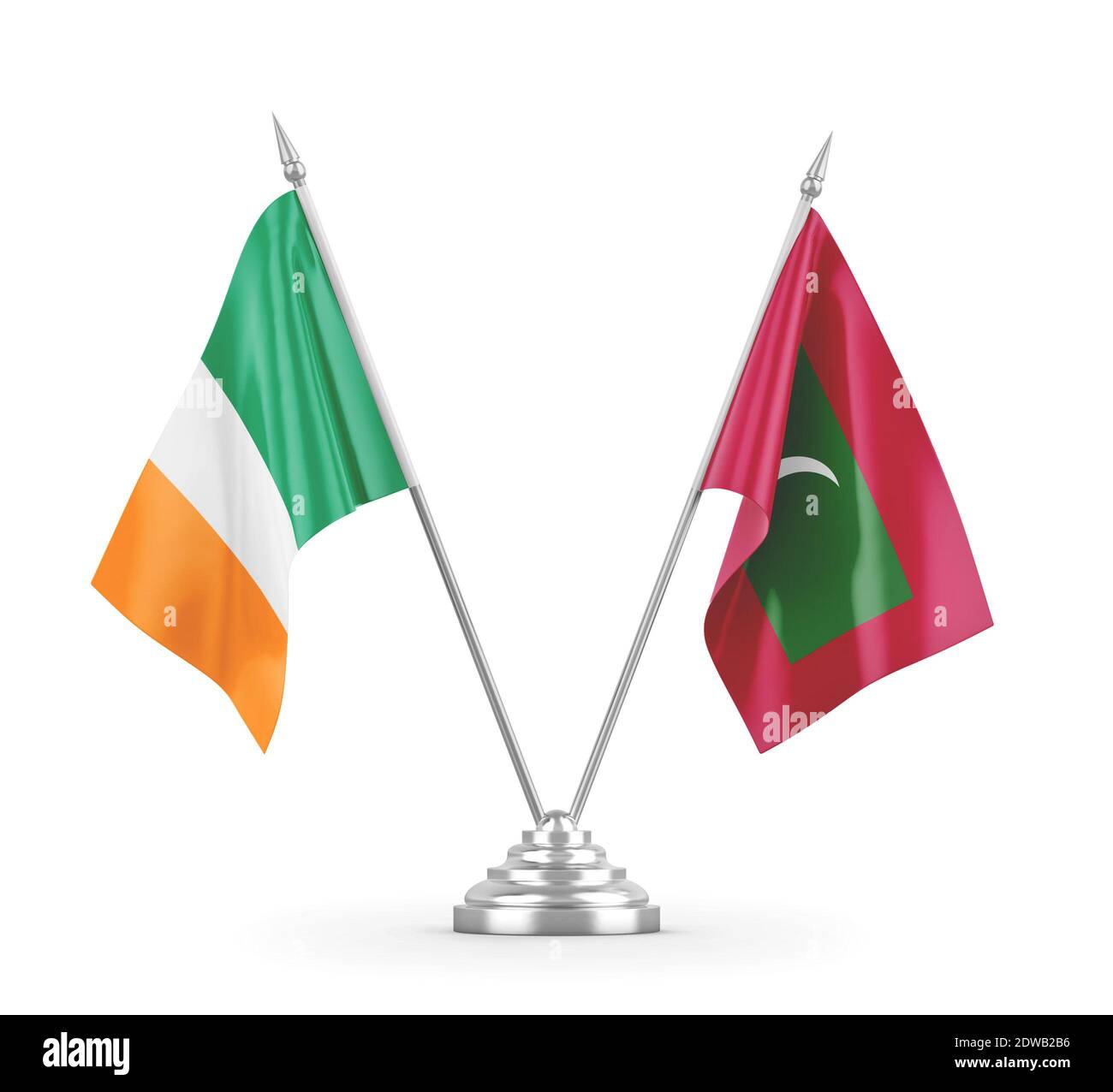 Malediven und Irland Tischflaggen isoliert auf weißem 3D-Rendering Stockfoto