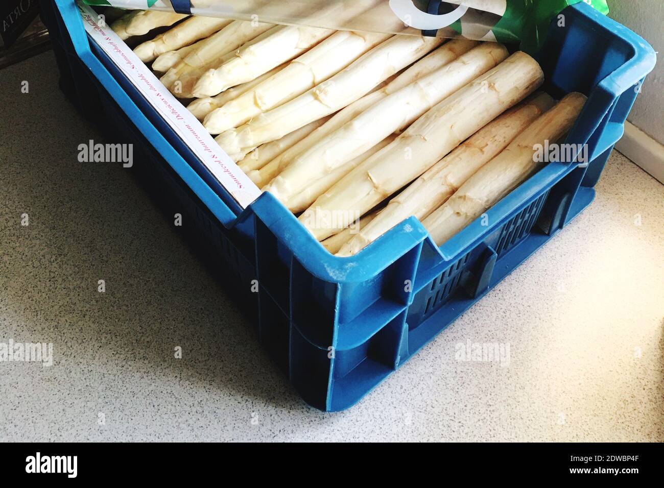 Hochwinkelansicht Von Gemüse In Crate Stockfoto