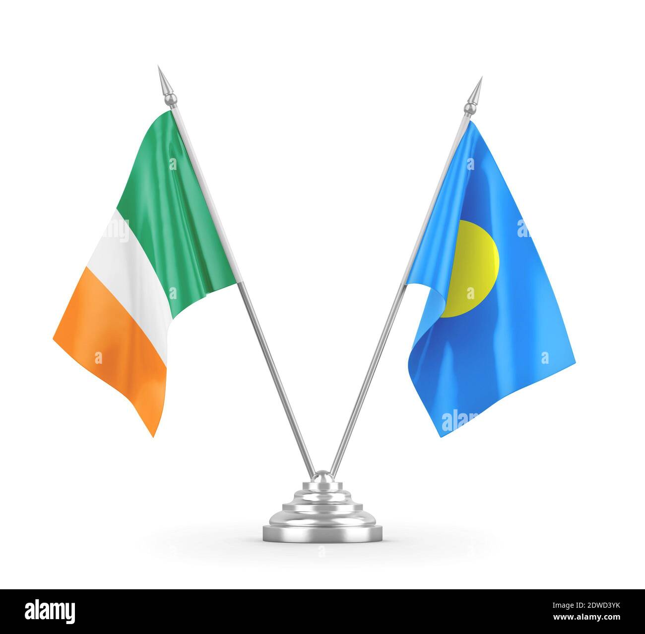 Palau und Irland Tischflaggen isoliert auf weißem 3D-Rendering Stockfoto