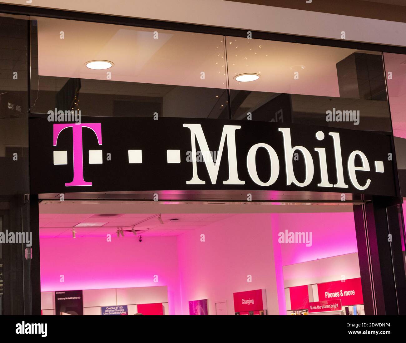 schild für T-Mobile Store, Columbia Mall, Kennewick, Washington State, USA Stockfoto