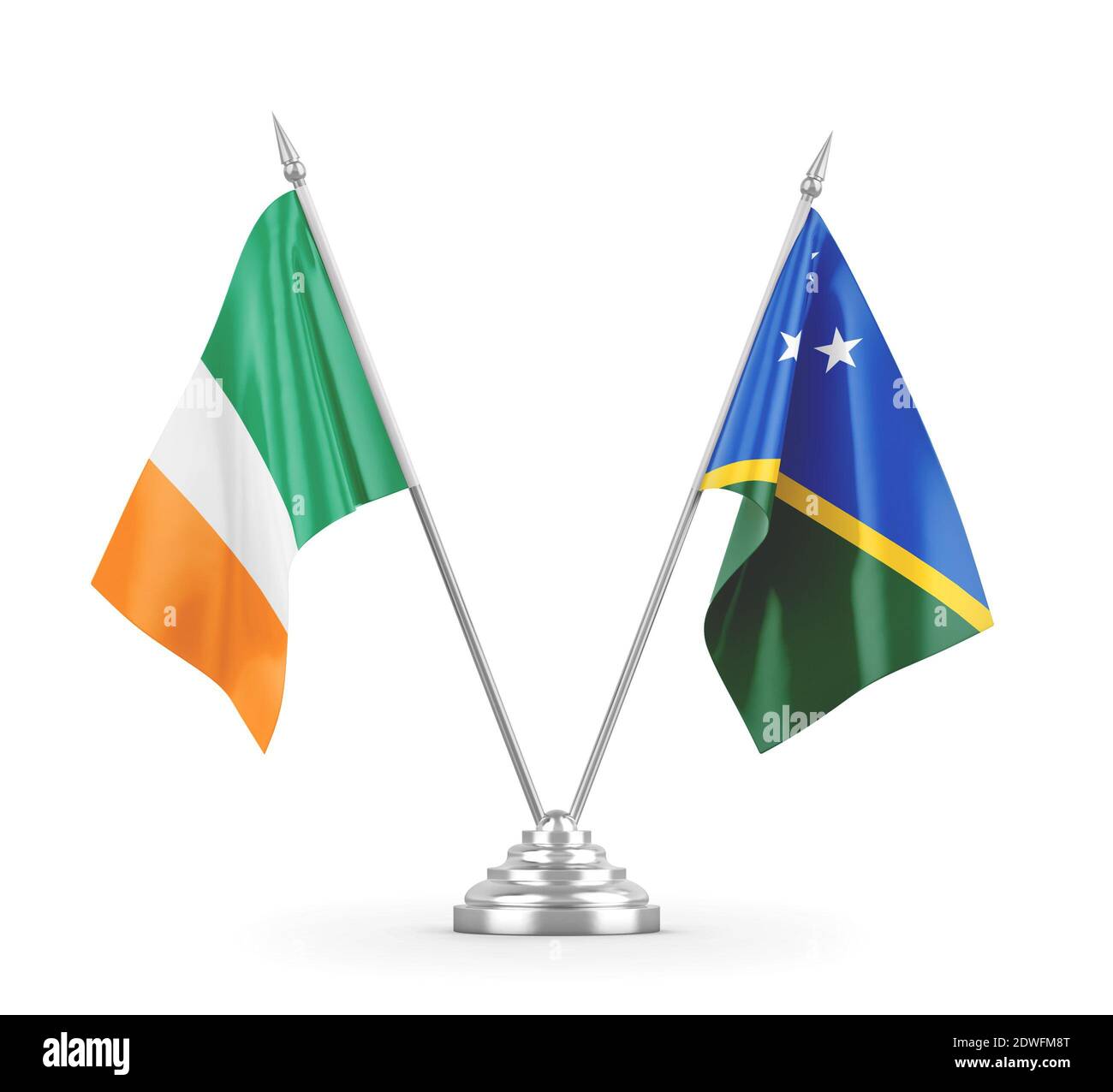 Solomon-Inseln und Irland Tischflaggen isoliert auf weißem 3D Rendering Stockfoto