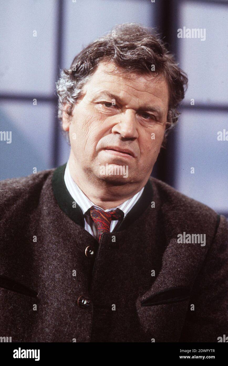 Porträt des Schauspielers GERHARD POLT zur Fernsehserie FAST WIA im RICHTIGEN LEBEN, um 1998. Porträt des Schauspielers GERHARD POLT für die Fernsehserie FAST WIA im RICHTIGEN LEBEN, um 1998. Stockfoto