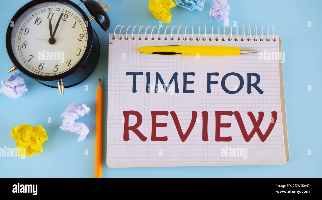Geschäftsfoto mit der Bewertung der Umfrage Überprüfung Analyse Überprüfung Inspektion Revision Geschrieben auf Notizbuch. Konzeptionelle Handschrift zeigt ZEIT F Stockfoto