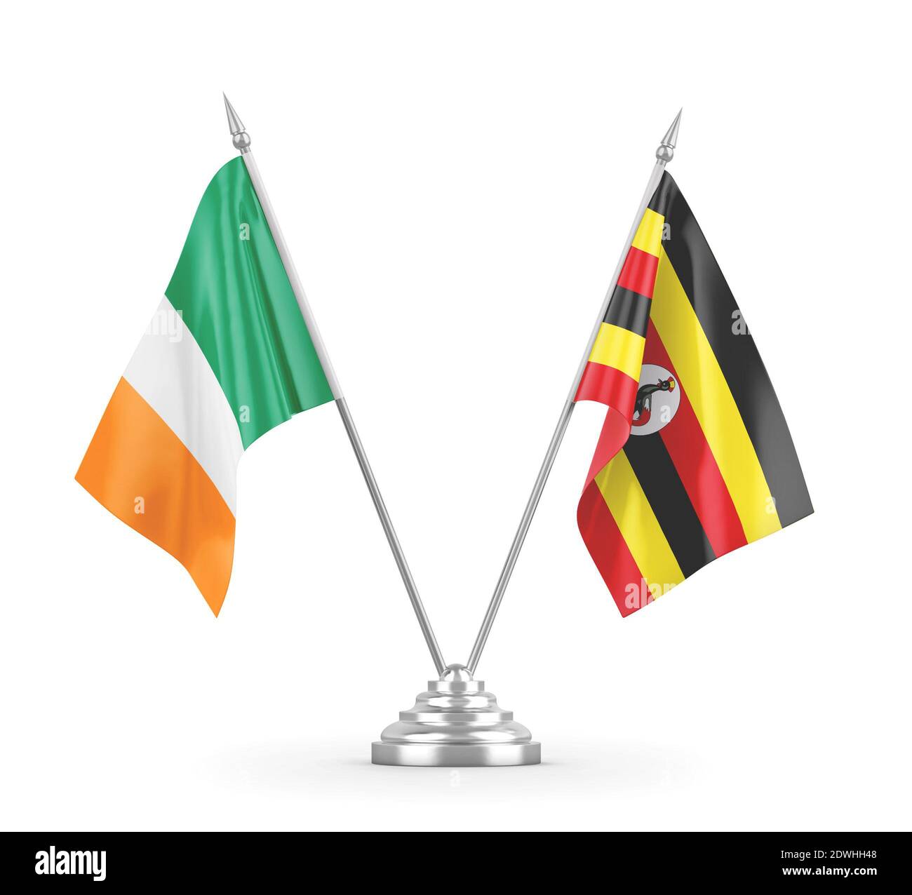 Uganda und Irland Tischflaggen isoliert auf weißem 3D-Rendering Stockfoto
