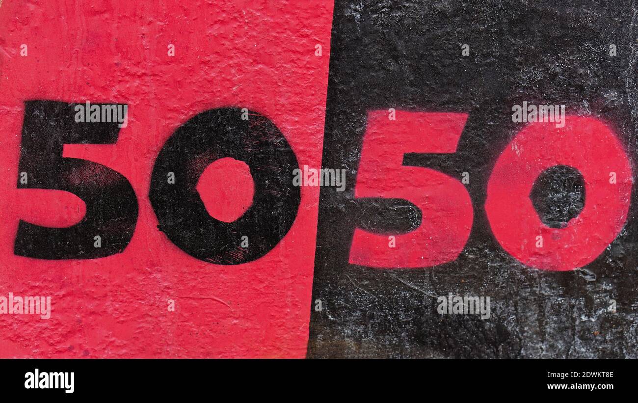 Rot und schwarz fünfzig Zahlen Zeichen Stockfoto