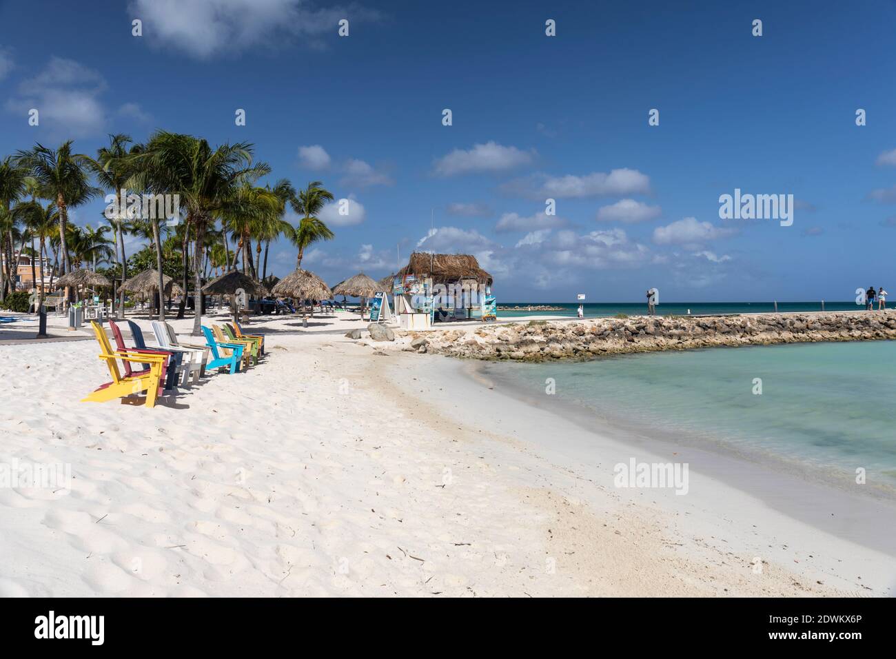Malerischer weißer Sandstrand in Palm Beach, Aruba, Karibik Stockfoto