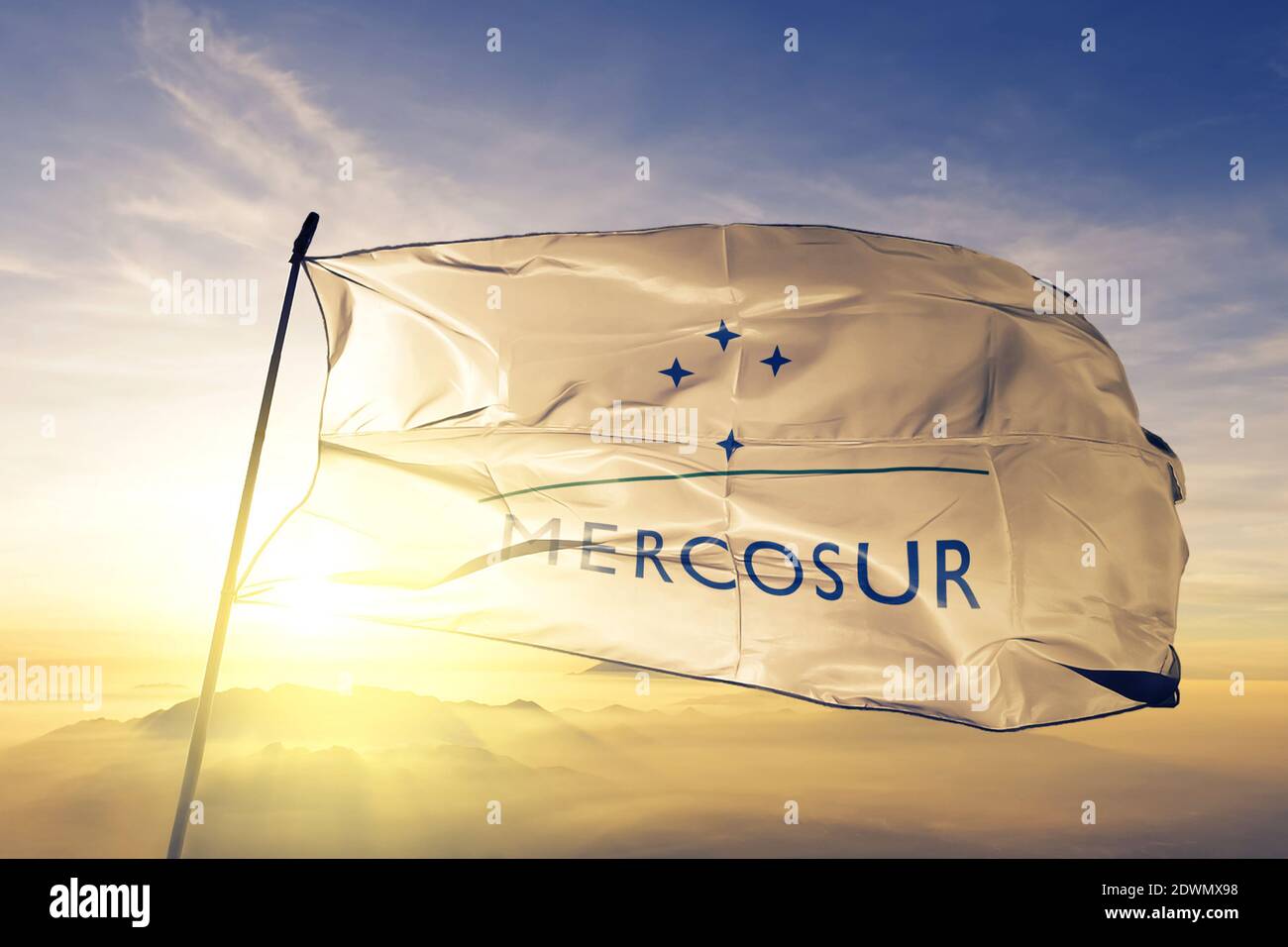 Mercosur Mercado Comun del Sur Flagge winkt auf der Spitze Stockfoto